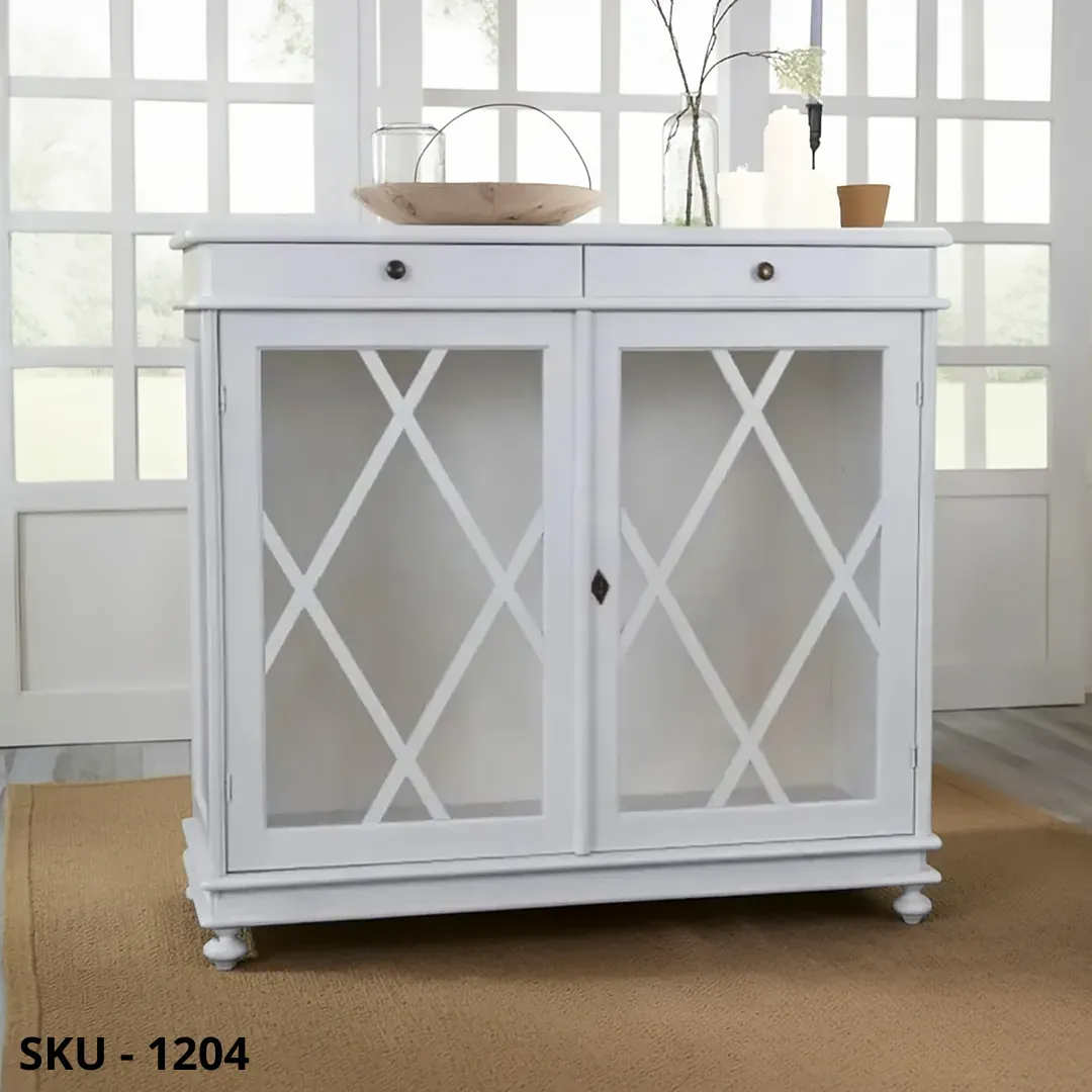 marca-design-shop-vetrinetta-in-legno-di-pioppo-con-2-ante-e-2-cassetti-marcadesign-sku1204-ambientata