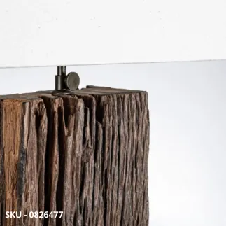 Lampada da Tavolo Hugo in Legno di Teak Riciclato con Paralume in Cotone e Base in Acciaio Finitura Ottone – Stile Moderno