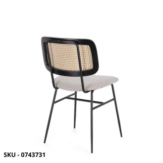 Set di 2 Sedie Glenna in Acciaio Nero con Schienale in Fibra Sintetica Effetti Rattan e Seduta in Tessuto – Stile Moderno