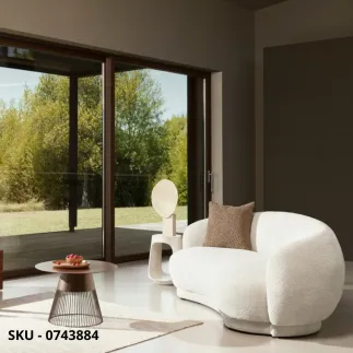 Divano Tecla a 2 Posti, Struttura in Legno, Rivestimento In Tessuto Effetto Bouclè Bianco e Naturale