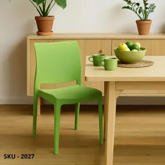 Set di 4 Sedie in Polipropilene Resistenti ai Raggi UV, Varie colorazioni