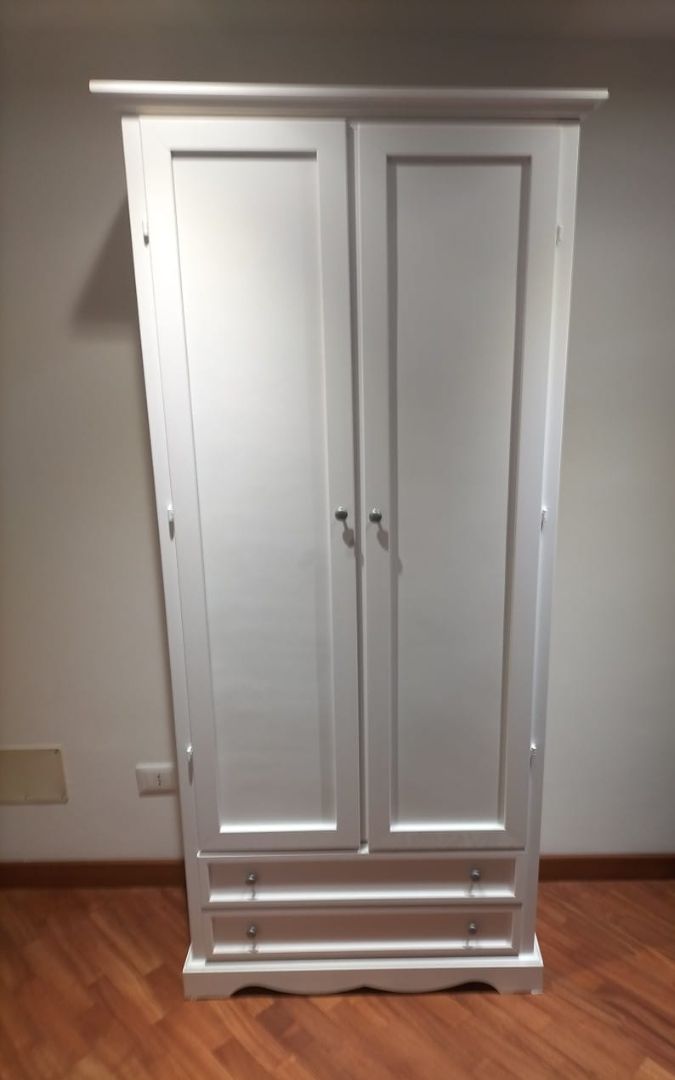 Armadio classico bianco a due ante con cassetti, design elegante in stile Arte Povera.