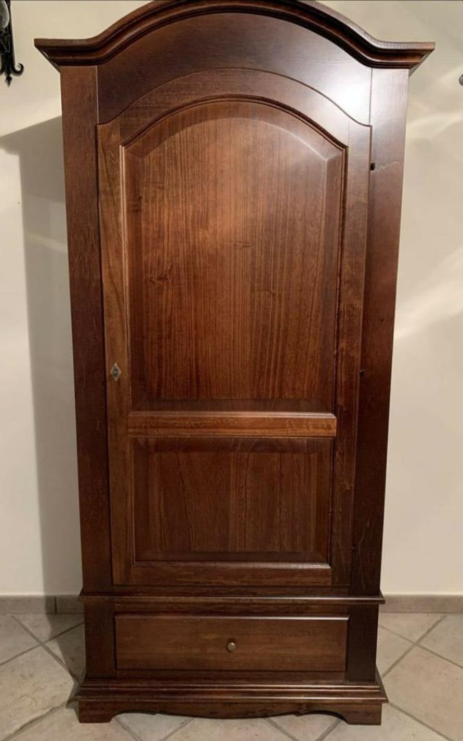 Armadio singolo bianco, con anta e cassetto, finitura opaca.