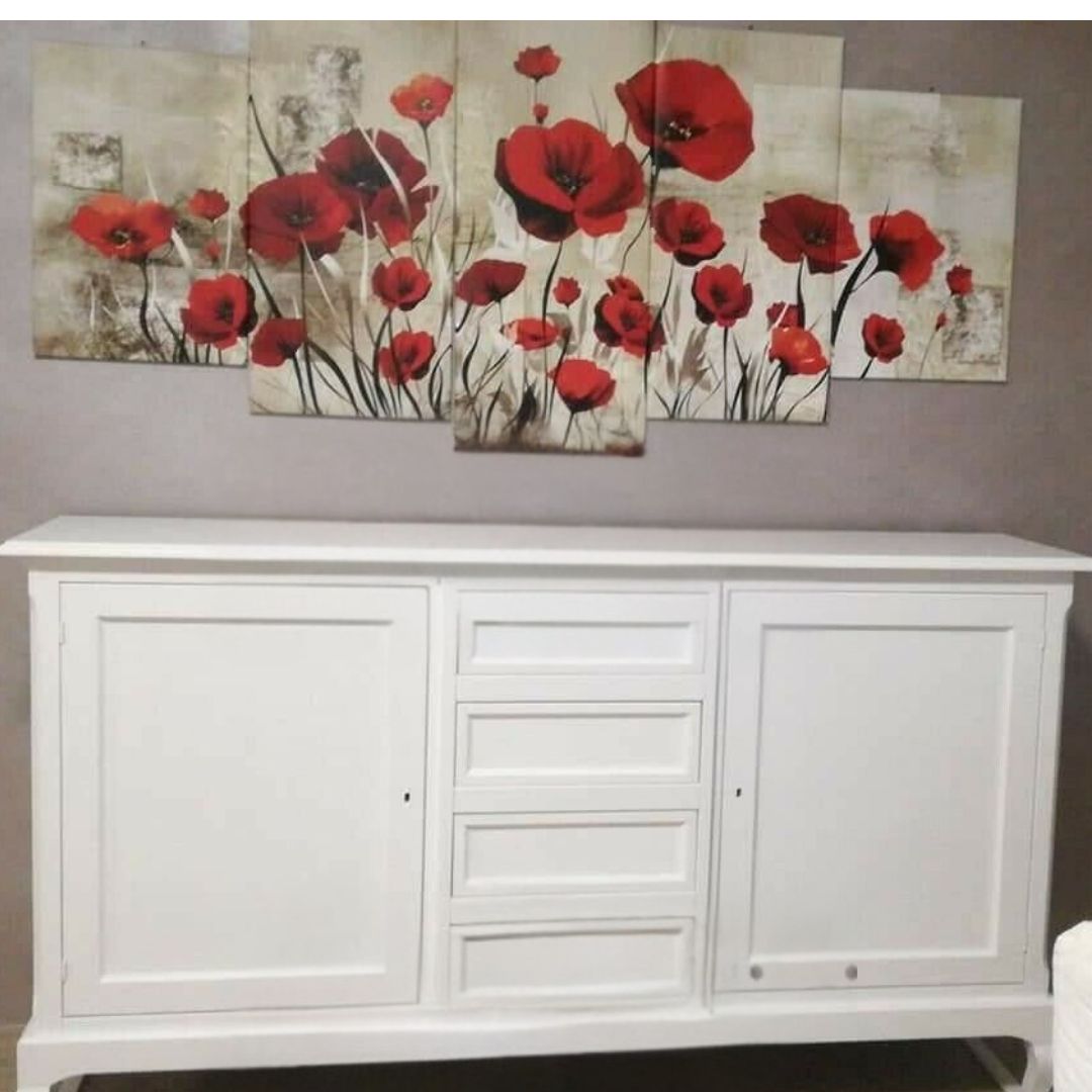 Credenza 2 ante e 4 cassetti dal design elegante e senza tempo, in legno bianco opaco, stile Arte Povera.