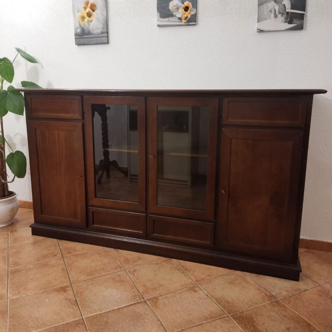 Credenza classica 4 ante (2 vetrate centrali) e 4 cassetti, vista laterale