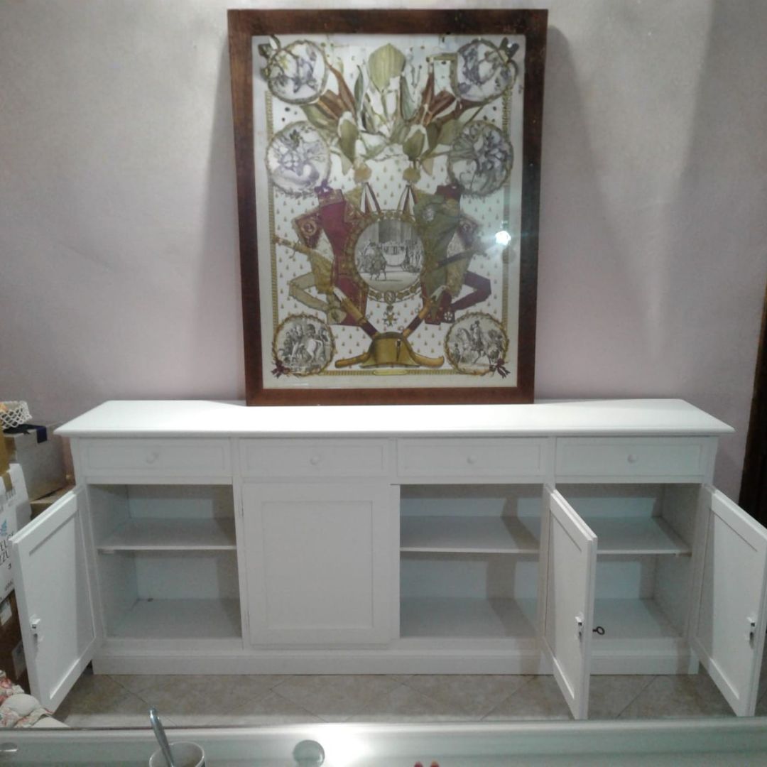 Credenza 4 ante con vano a giorno centrale, stile classico in legno.