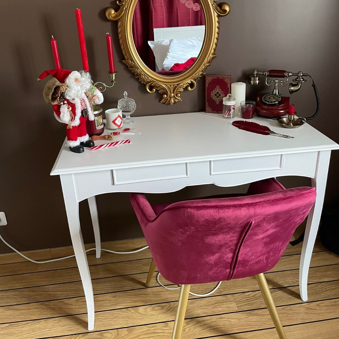 Elegante scrivania bicolore in legno noce e bianco, ideale per ufficio o camera