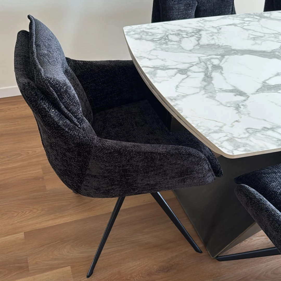 Set 2 sedie moderne imbottite con braccioli e base a stella nere - Marca Design Shop