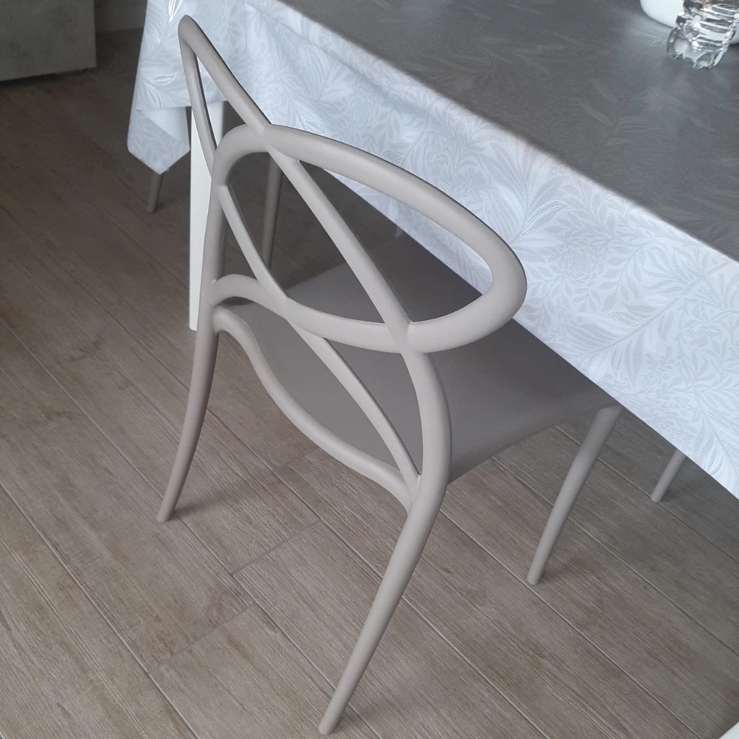 Sedia da interno in polipropilene Marca Design Shop vista angolare