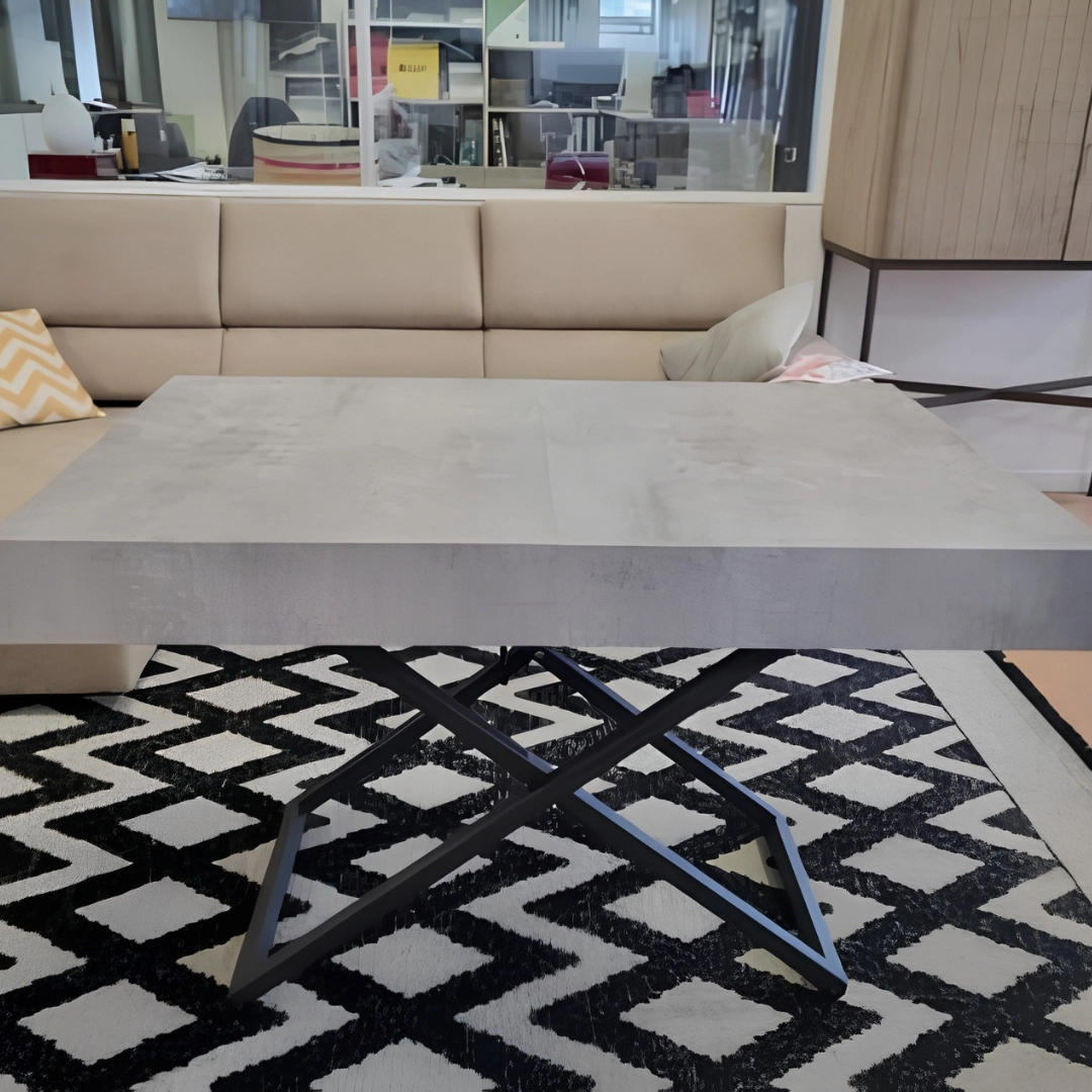Dettaglio del tavolo allungabile effetto cemento con base moderna - Marca Design Shop