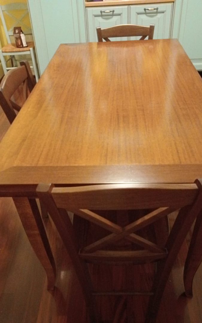 Tavolo rettangolare in legno allungabile, ideale per sale da pranzo classiche
