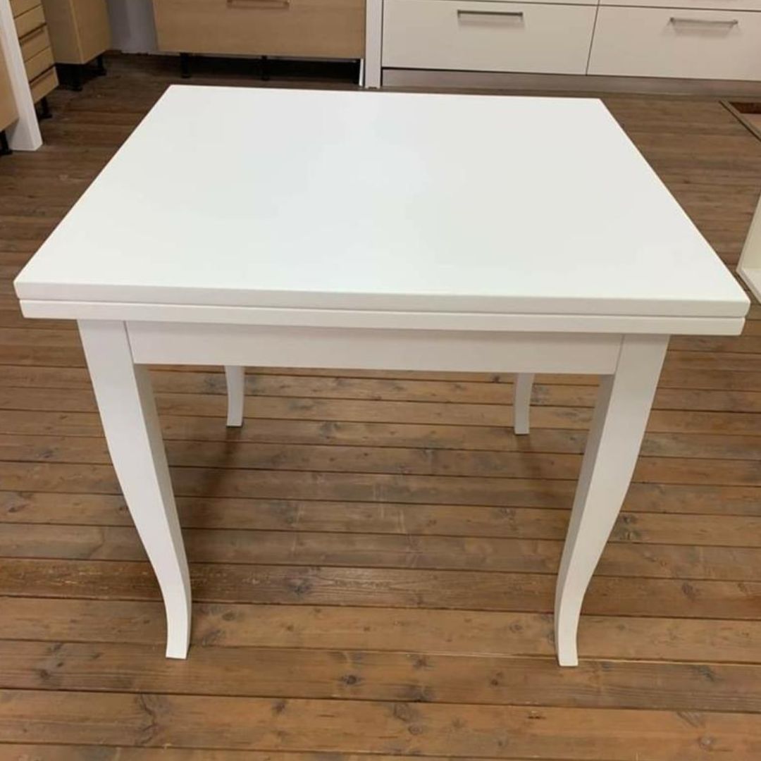 Tavolo a libro noce scuro con dettagli bianco opaco, stile versatile