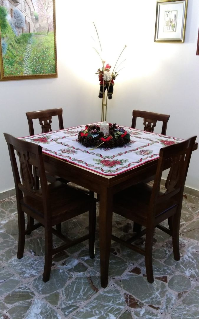 Tavolo in legno noce scuro con apertura a libro e finitura Bassano stile Arte Povera