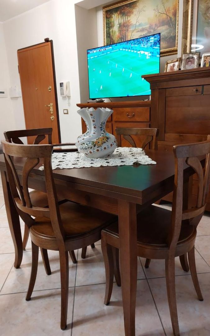 Tavolo da pranzo rettangolare, elegante finitura legno arte povera.