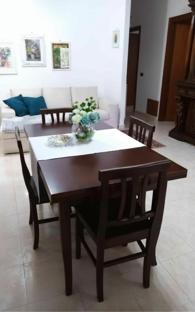 Tavolo da pranzo allungabile rettangolare, stile arte povera classico.