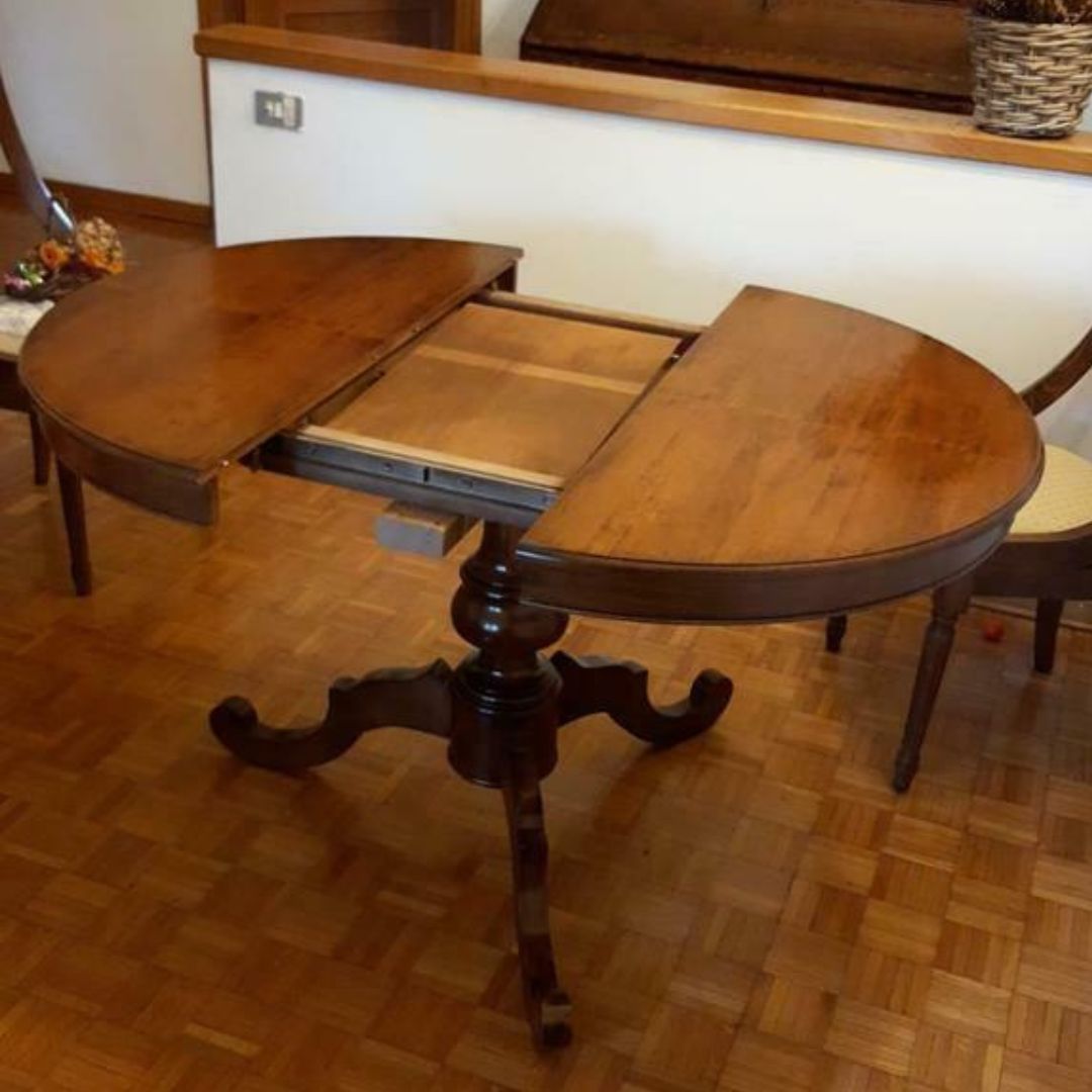 Dettaglio accostamento bicolore tavolo rotondo stile Arte Povera