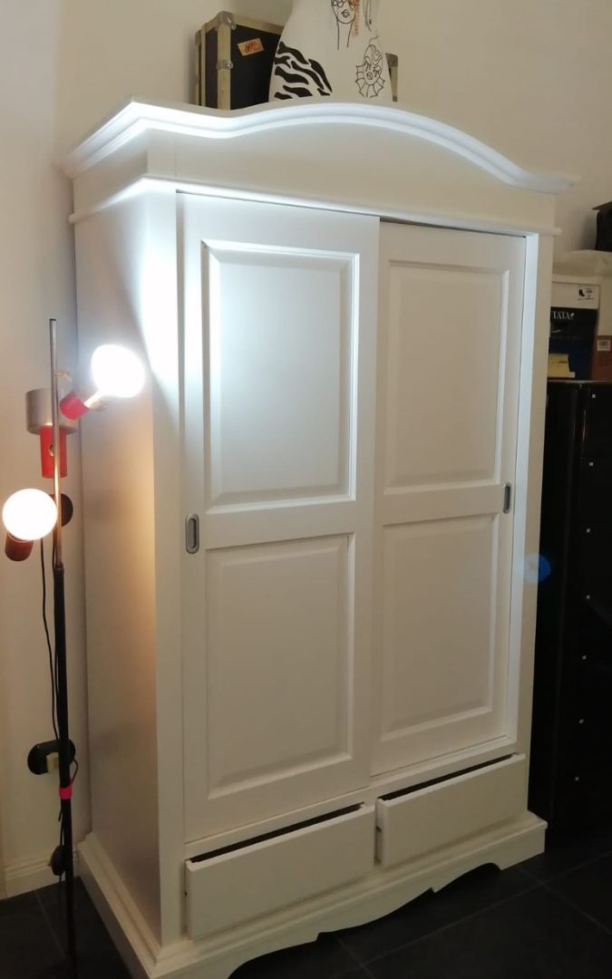 Armadio 2 porte scorrevoli, design classico gendarme per camera da letto.