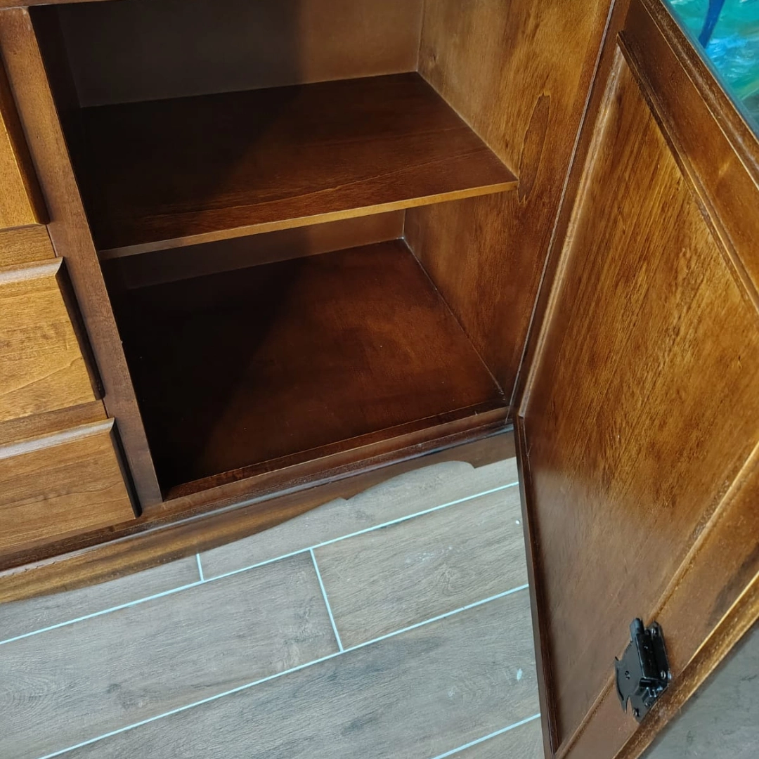 Interno anta dispensa in legno con ripiano