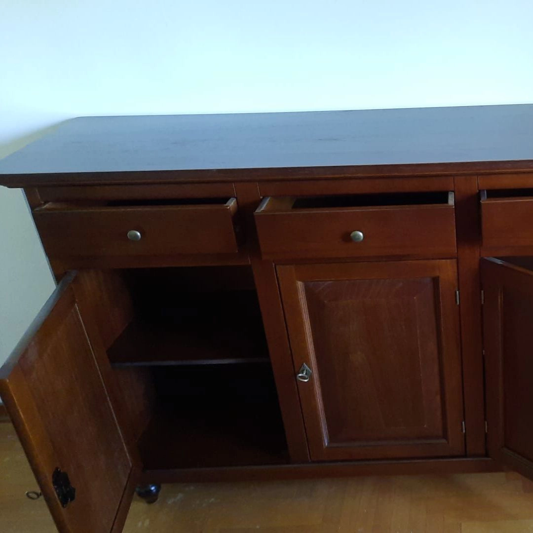Dettaglio frontale interno 2 cassetti e 2 ante aperti credenza arte povera Marca Design Shop