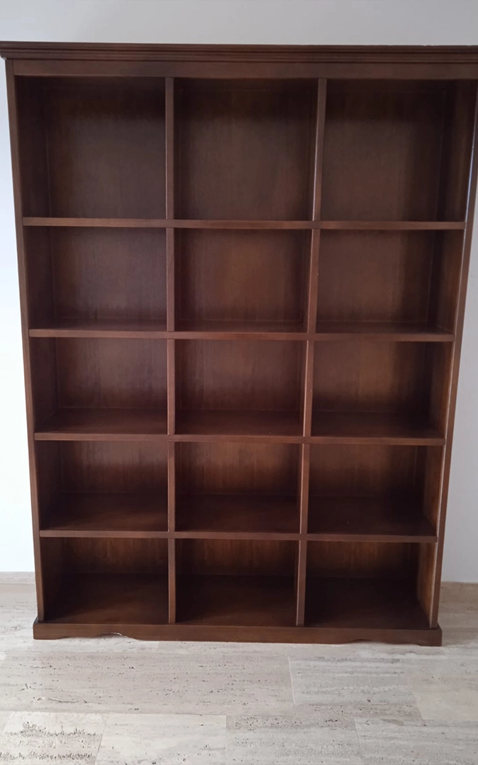 Libreria a giorno in legno noce arte povera a 15 vani - Vista frontale Marca Design Shop