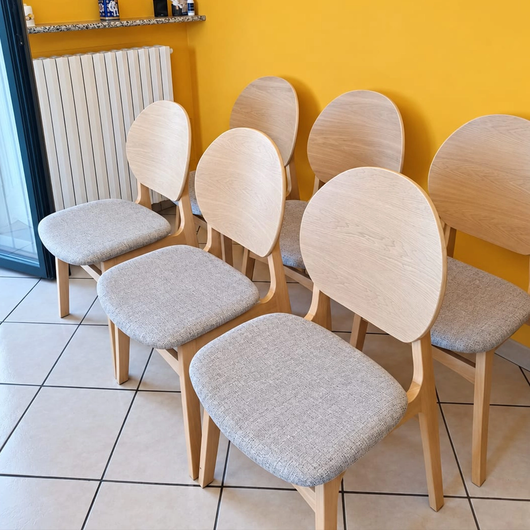 Set di 2 sedie moderne in legno con schienale tondo e seduta imbottita color grigio - marca design shop