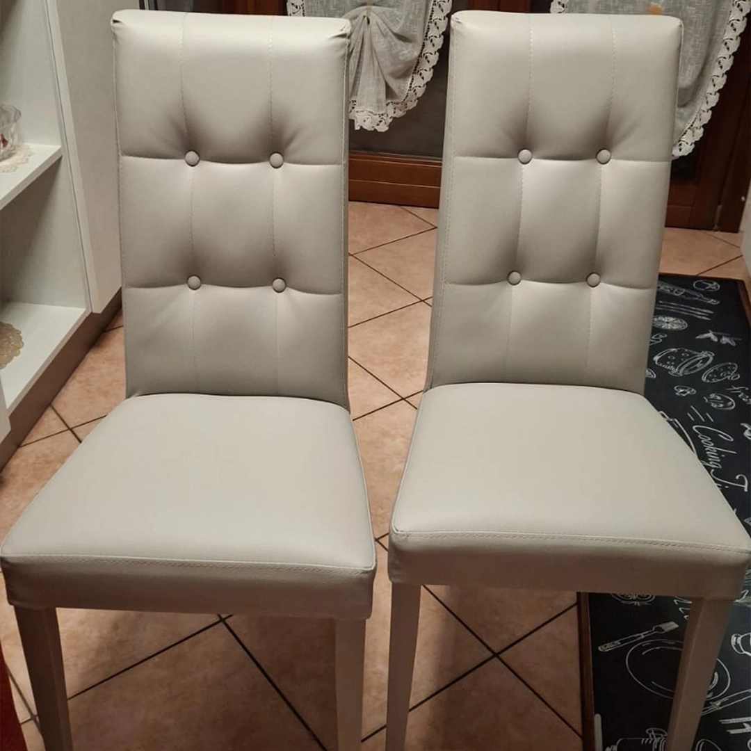 Set di 2 sedie moderne imbottite con bottoni decorativi per sala da pranzo o soggiorno - marca design shop