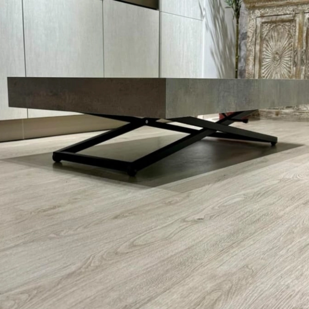 Tavolino da salotto trasformabile ad altezza regolabile con base incrociata in metallo nero