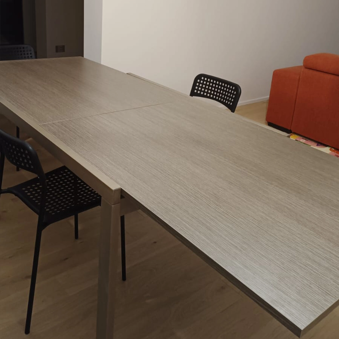 Tavolo allungabile moderno in legno nobilitato aperto in versione estesa - Marca Design Shop