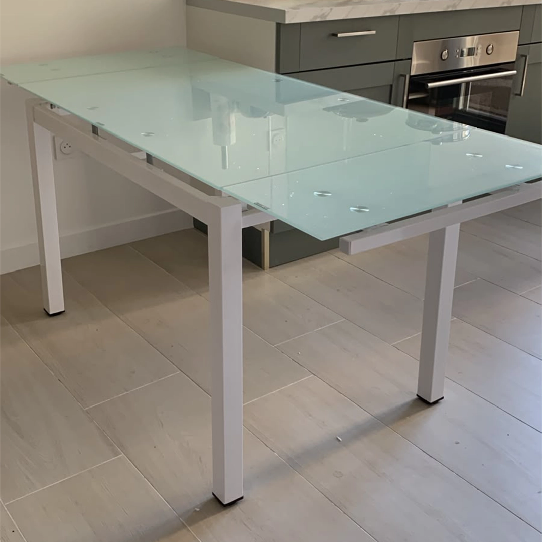 Tavolo allungabile rettangolare moderno con struttura bianca e piano in vetro per arredo cucina o soggiorno - MARCA DESIGN SHOP