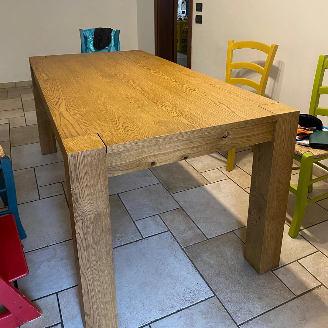Tavolo allungabile in rovere massello dal design moderno per arredo zona giorno - Marca Design Shop