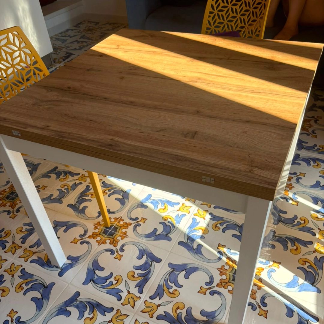 Tavolo da cucina salvaspazio chiuso con piano effetto legno - Marca Design Shop