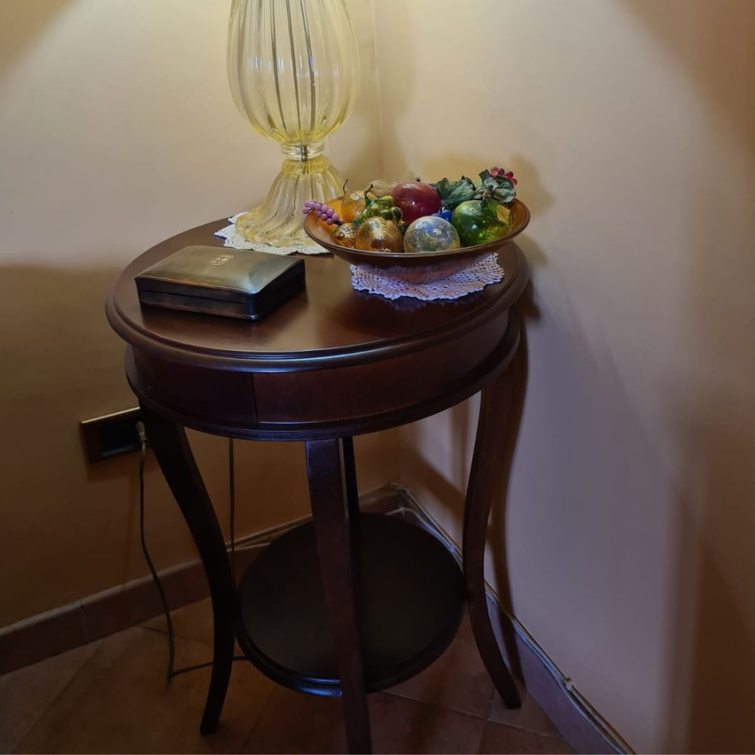 Porta telefono classico in legno con vano porta oggetti inferiore
