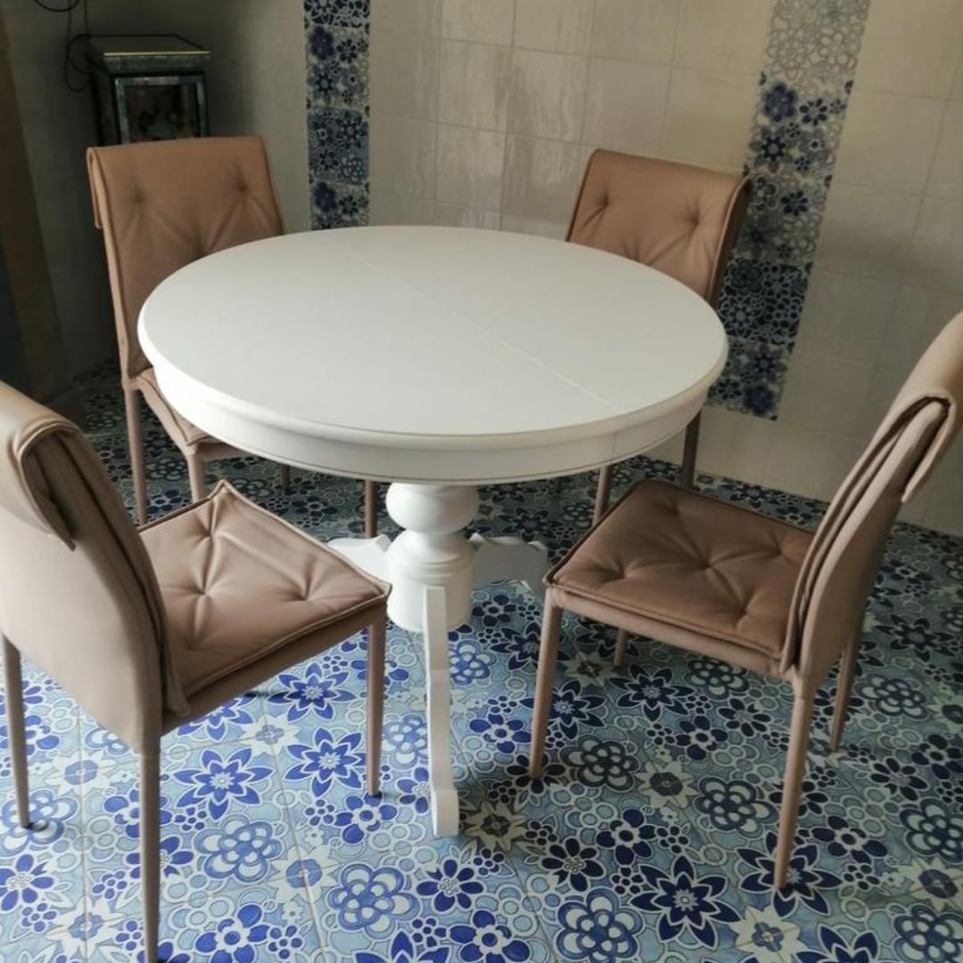 Tavolo da pranzo rotondo allungabile, ideale per cucine e sale classiche