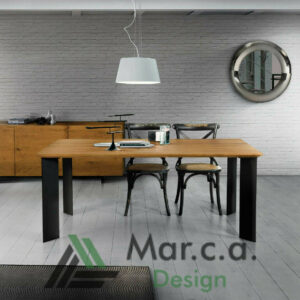 Tavolo con top in rovere nodato e gambe in metallo - Marca Design