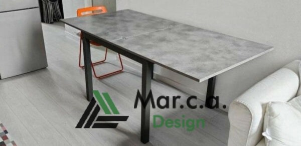 Tavolo piano grigio in legno e struttura in metallo - Marca Design