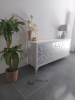 Credenza in Laminato Con 3 Ante che Presentano dei Graziosi Decori