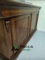 Credenza in Finitura Bassano con Struttura in Noce Dotata di 2 Ante