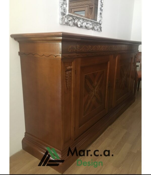 Credenza in Finitura Bassano con Struttura in Noce Dotata di 2 Ante